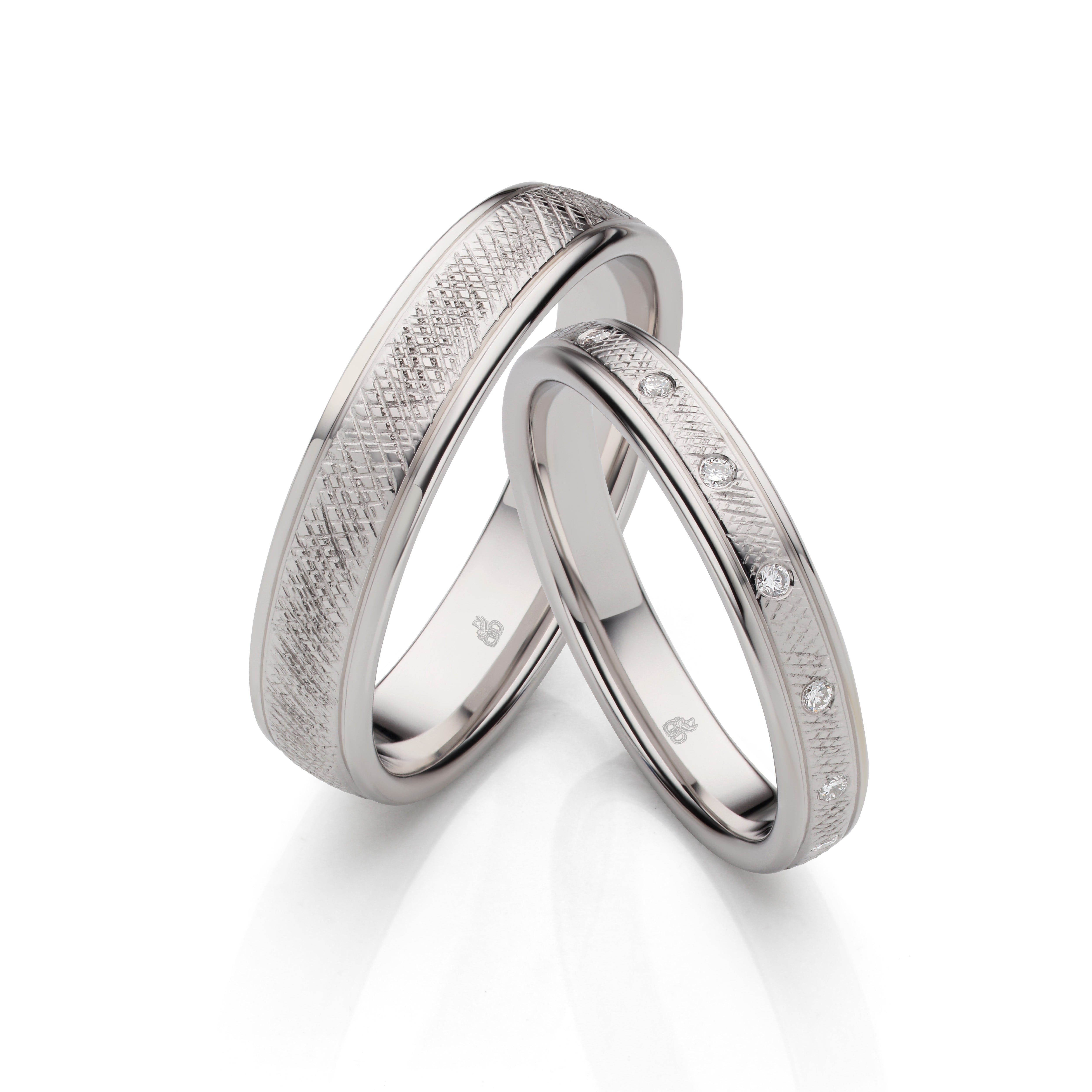 18K White Gold Wedding Ring Pair with Diamond-Pattern Texture