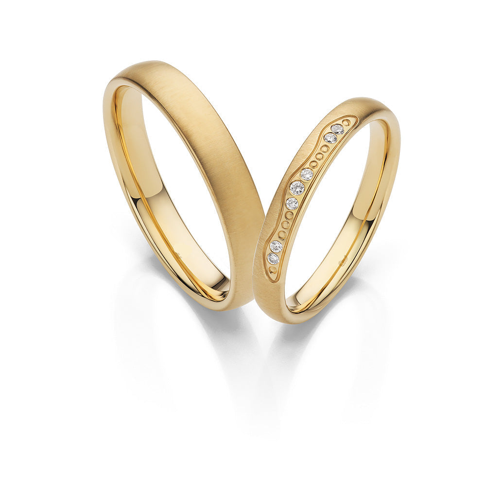 18K Yellow Gold Wedding Ring Pair with Wave Diamond
