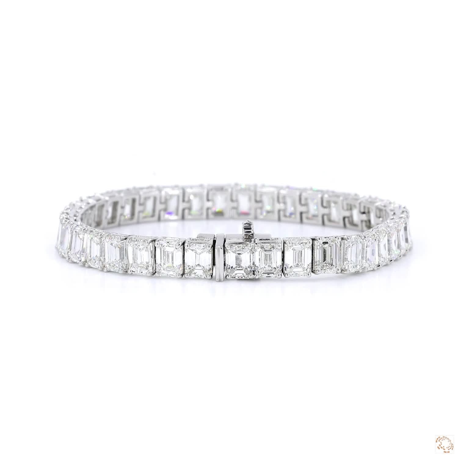 Platinium Emerald Diamond Tennis Bracelet (19.81 ct tw.)