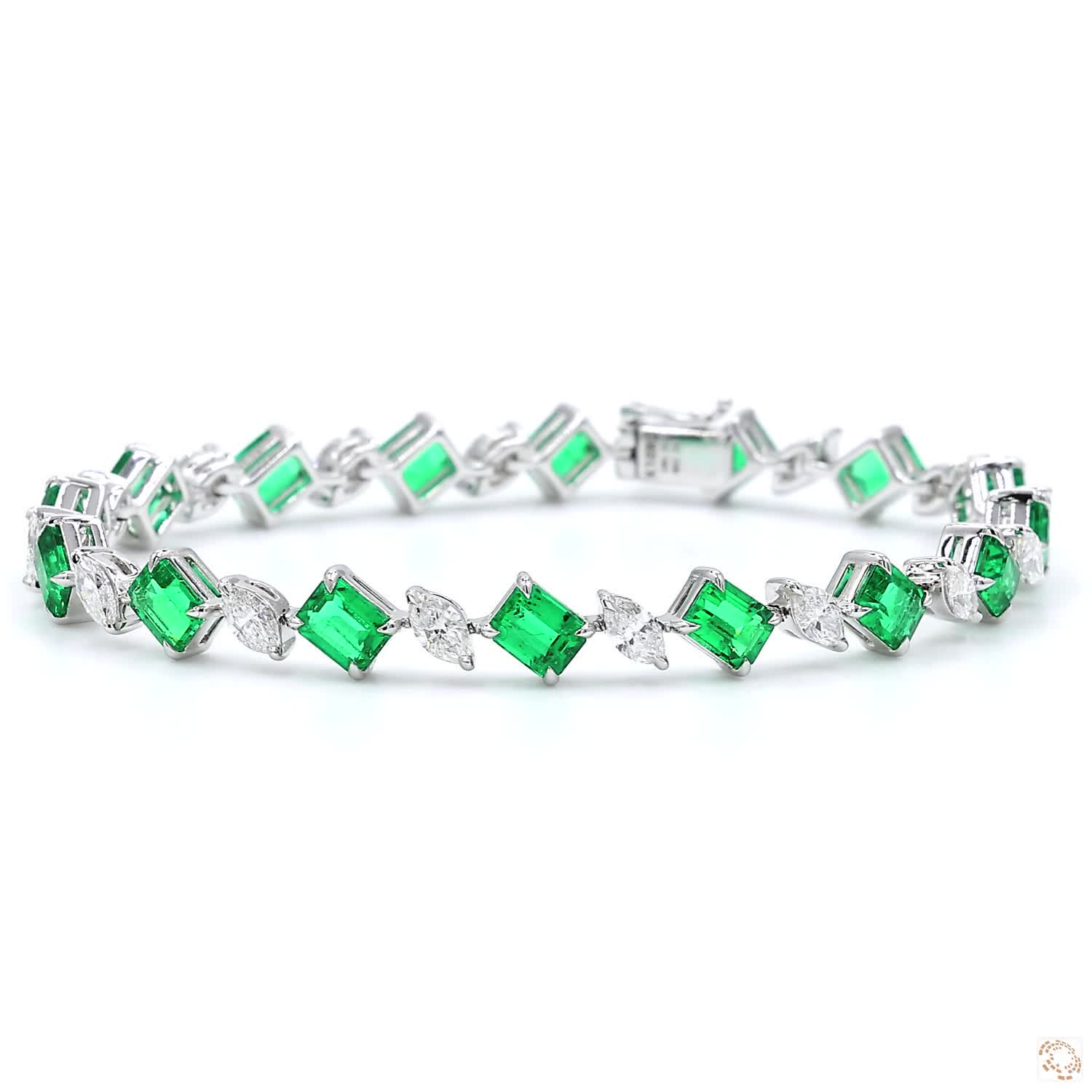 Colombian Muzo Green Emerald and Diamonds Bracelet