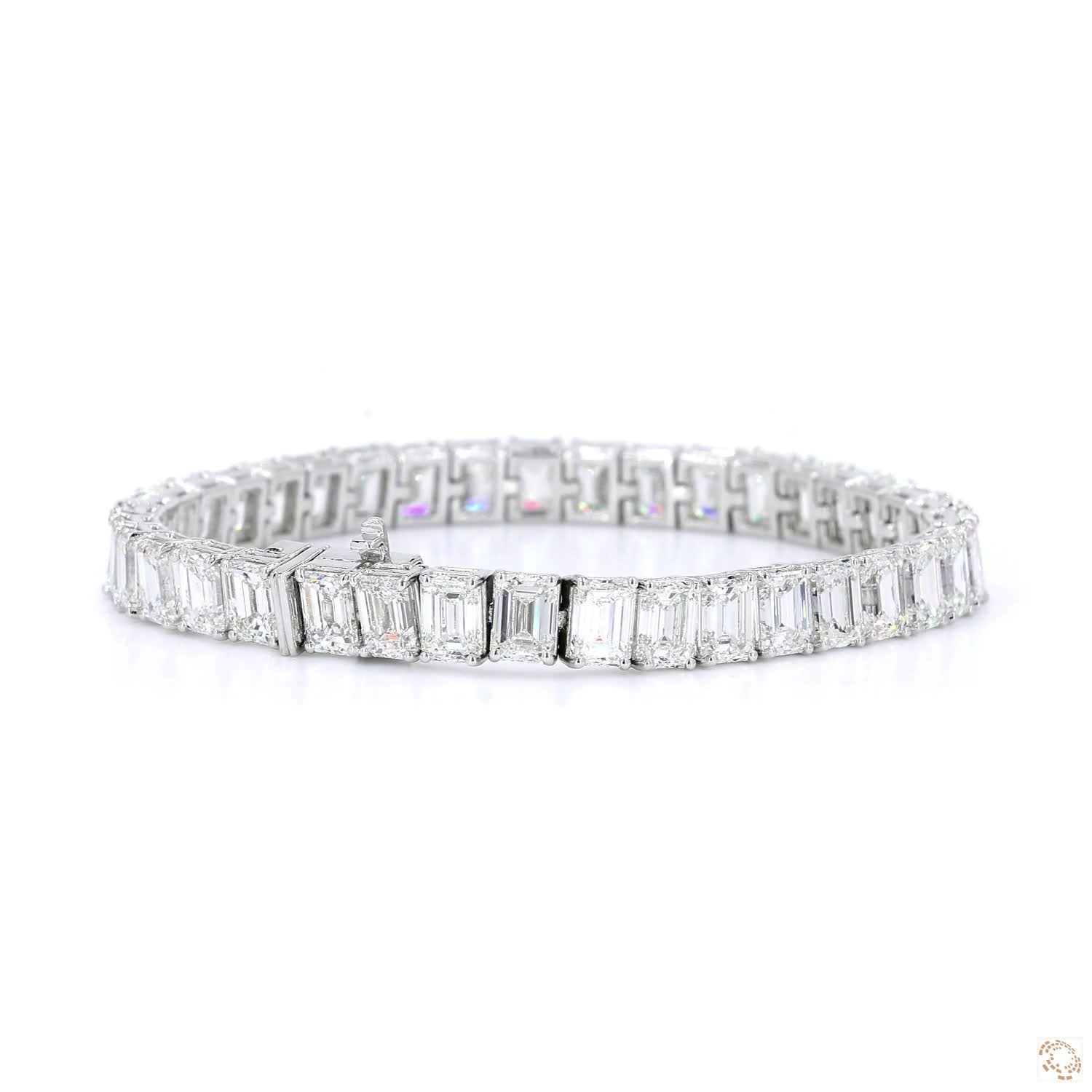 Platinium Emerald Diamond Tennis Bracelet (19.81 ct tw.)