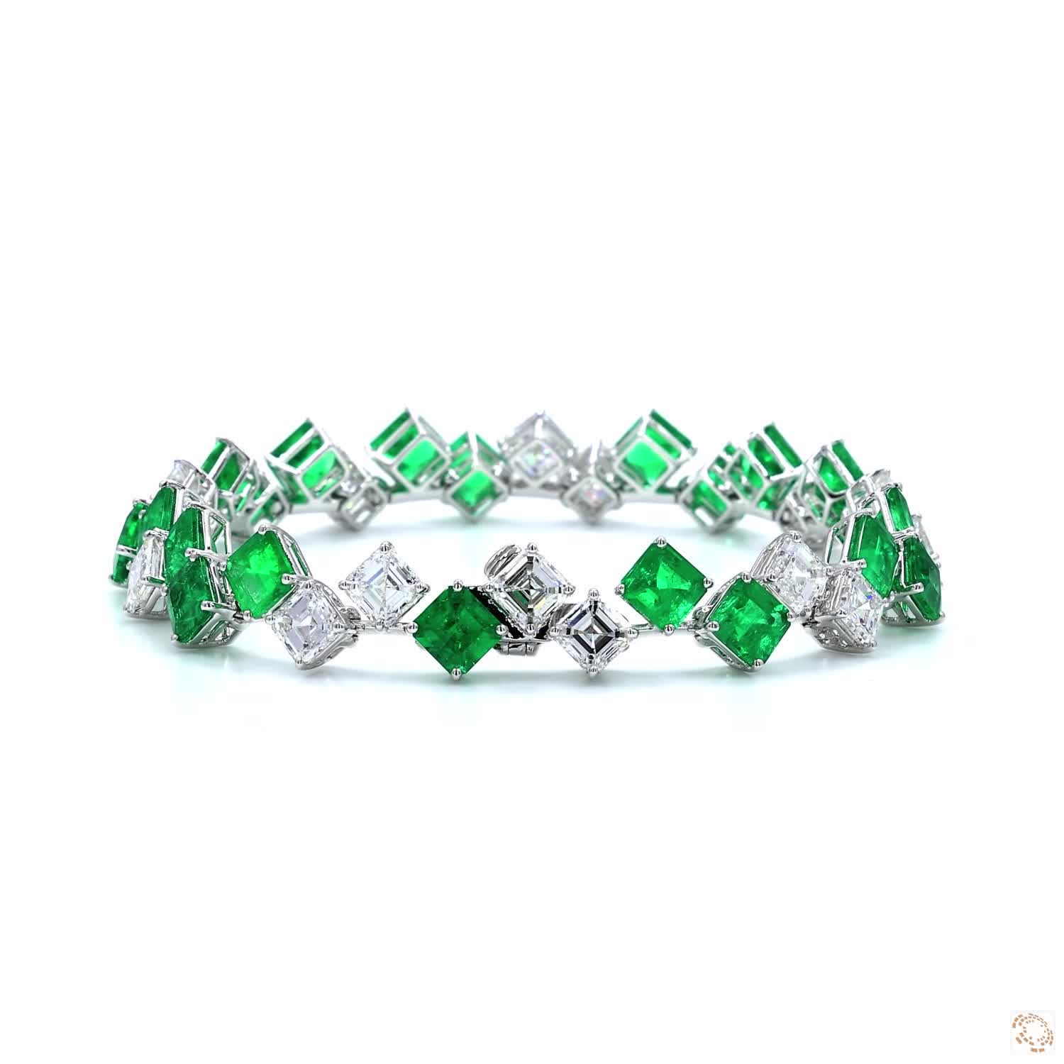 Colombian Muzo Vivid Green Emerald and Asscher Diamonds Bracelet