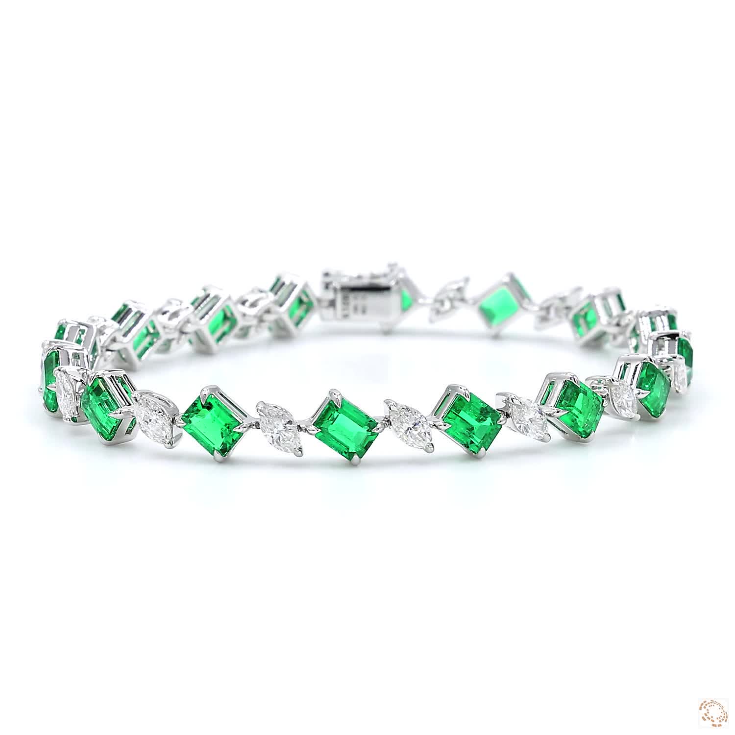 Colombian Muzo Green Emerald and Diamonds Bracelet