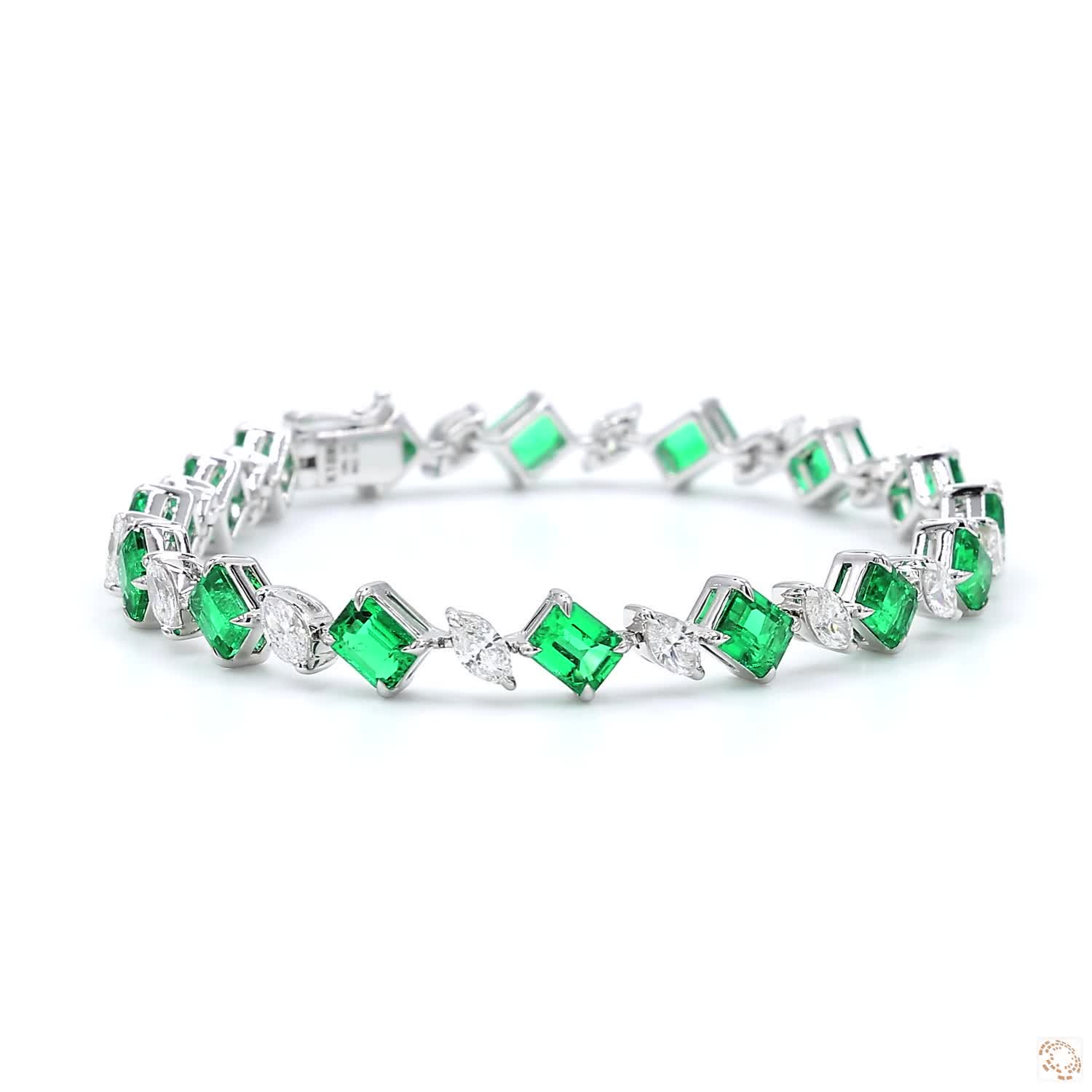 Colombian Muzo Green Emerald and Diamonds Bracelet