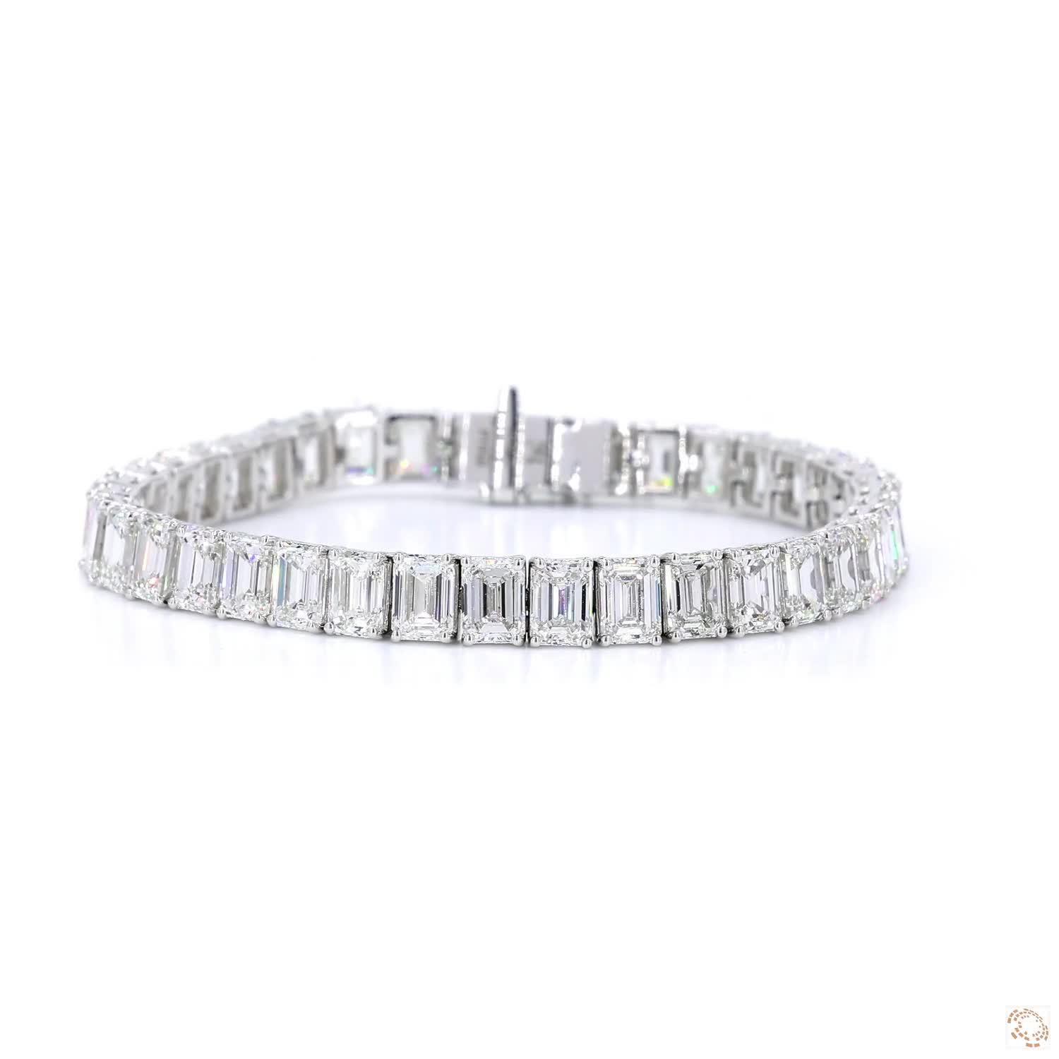 Platinium Emerald Diamond Tennis Bracelet (19.81 ct tw.)