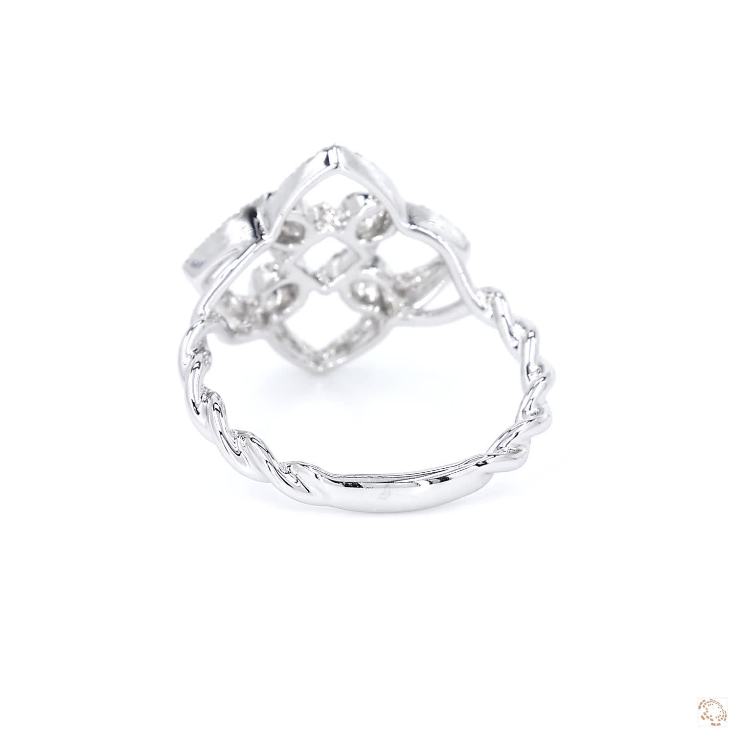Swirl Round Diamond Ring