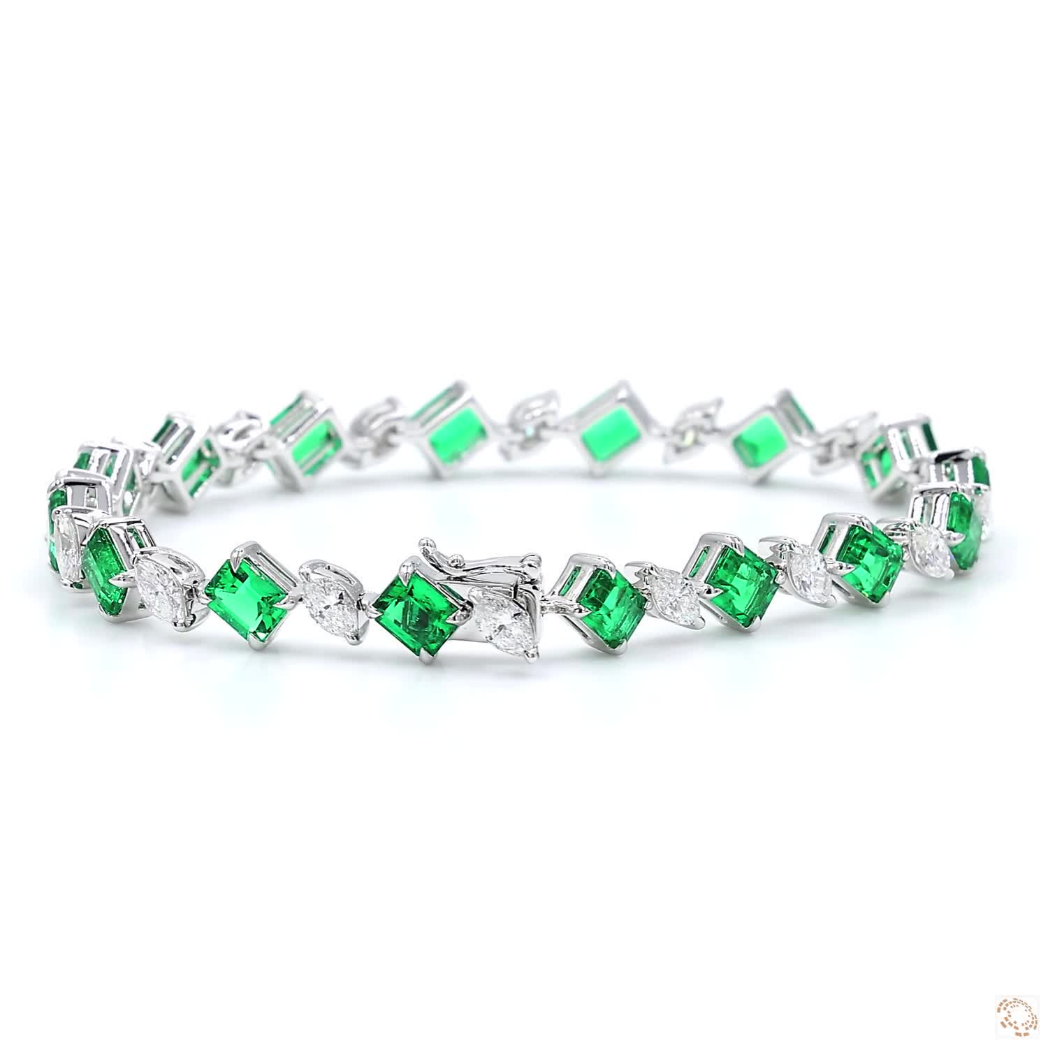 Colombian Muzo Green Emerald and Diamonds Bracelet